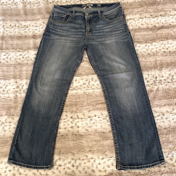 BKE Buckle brand Tyler bootleg Jeans. These jeans are in great condition! 38R - Picture 6 of 6